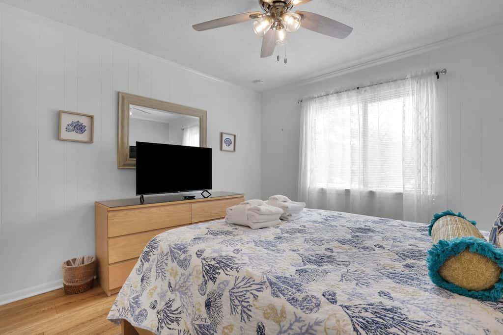 Tennis Villa D2 - 2BR Walk to Beach & Pool