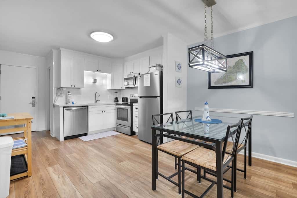 Tennis Villa D2 - 2BR Walk to Beach & Pool