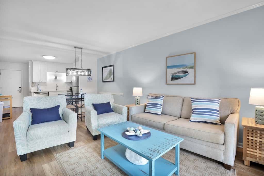 Tennis Villa D2 - 2BR Walk to Beach & Pool