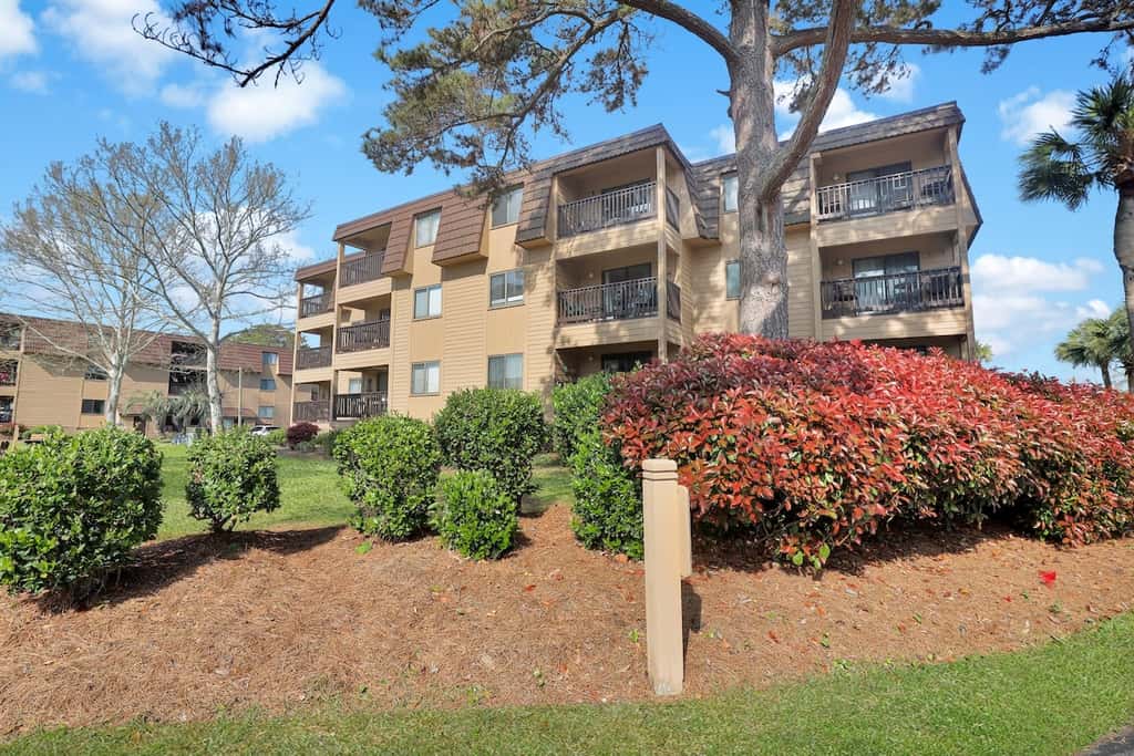 Tennis Villa D2 - 2BR Walk to Beach & Pool