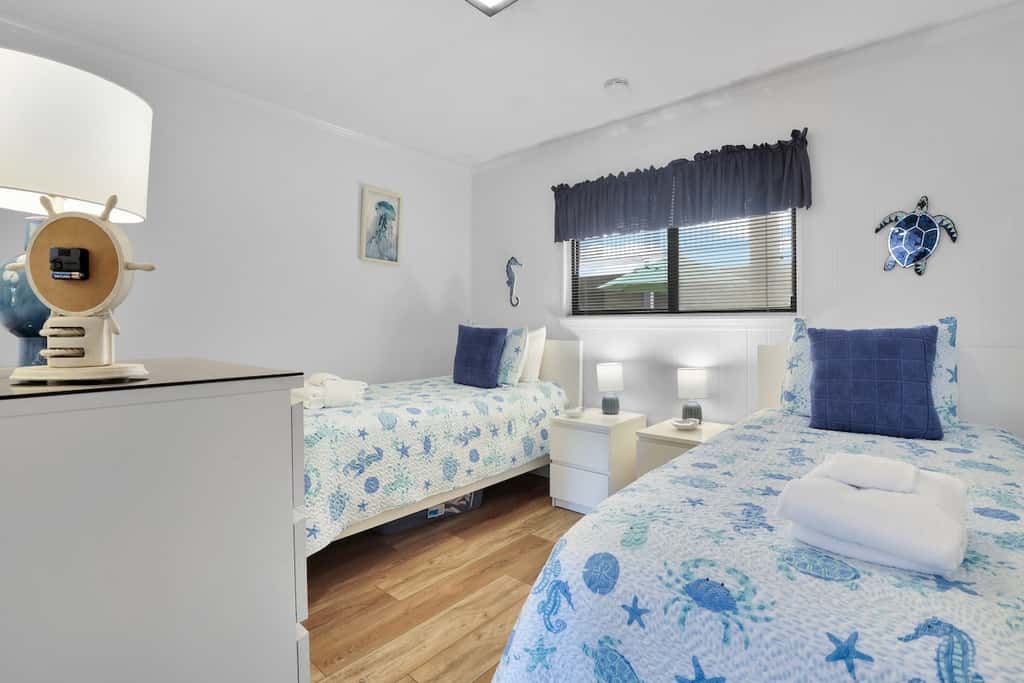 Tennis Villa D2 - 2BR Walk to Beach & Pool