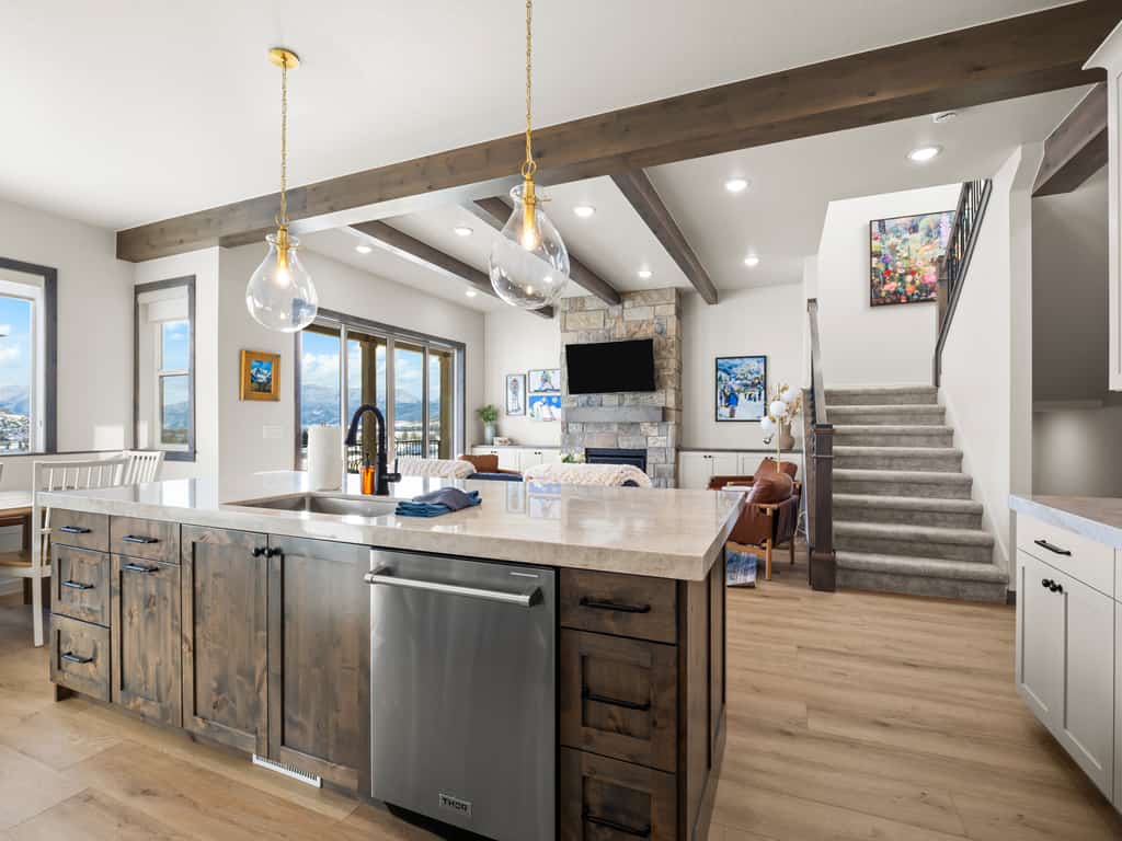Summit View Lodge, 5br5ba, Sleeps 16, HotTub-Views