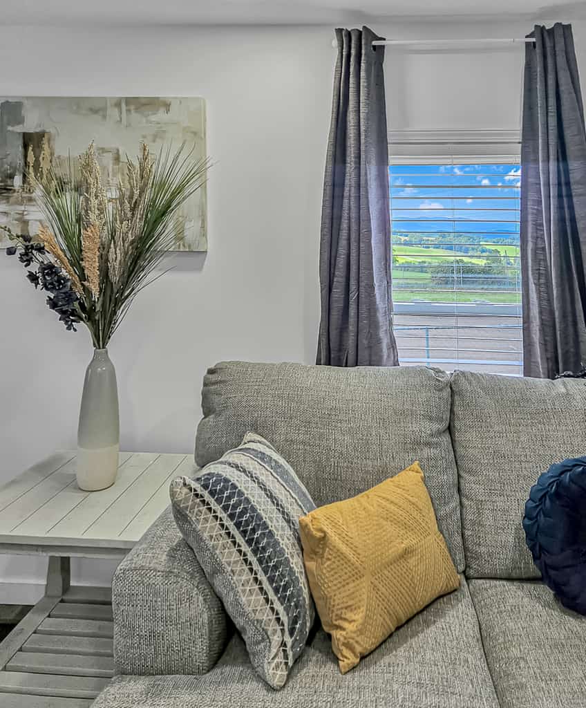 Beautifully Re-modeled 3 Bedroom Home- 218 Mockingbird Lane
