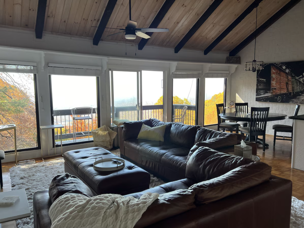 Remarkable Mountain Escape! Breathtaking Views & Pet Friendly!