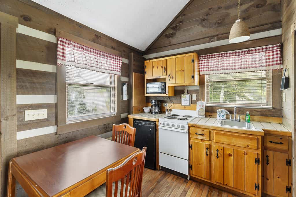 Groundhog Mountain Cabin