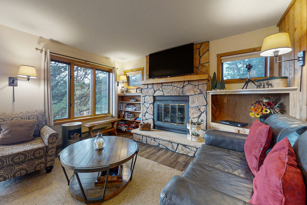 Deer Mountain Lodge South