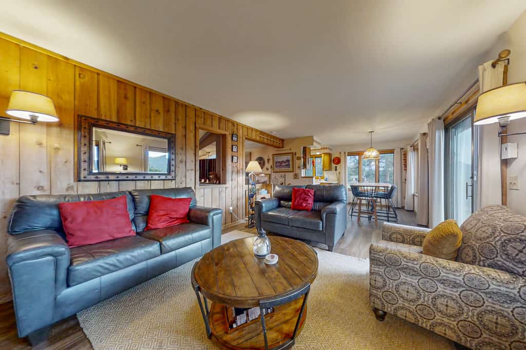 Inviting cabin with stellar panoramic Rocky Mountain views