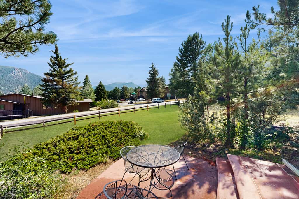 Comfortable cottage with WiFi, washer/dryer - golf & mountain views