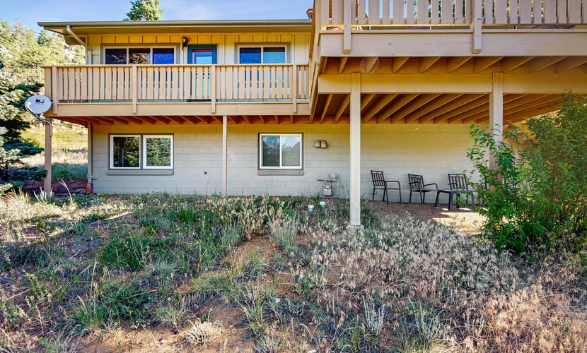 Enjoy nature from this charming cabin with deck, fireplace, & washer/dryer