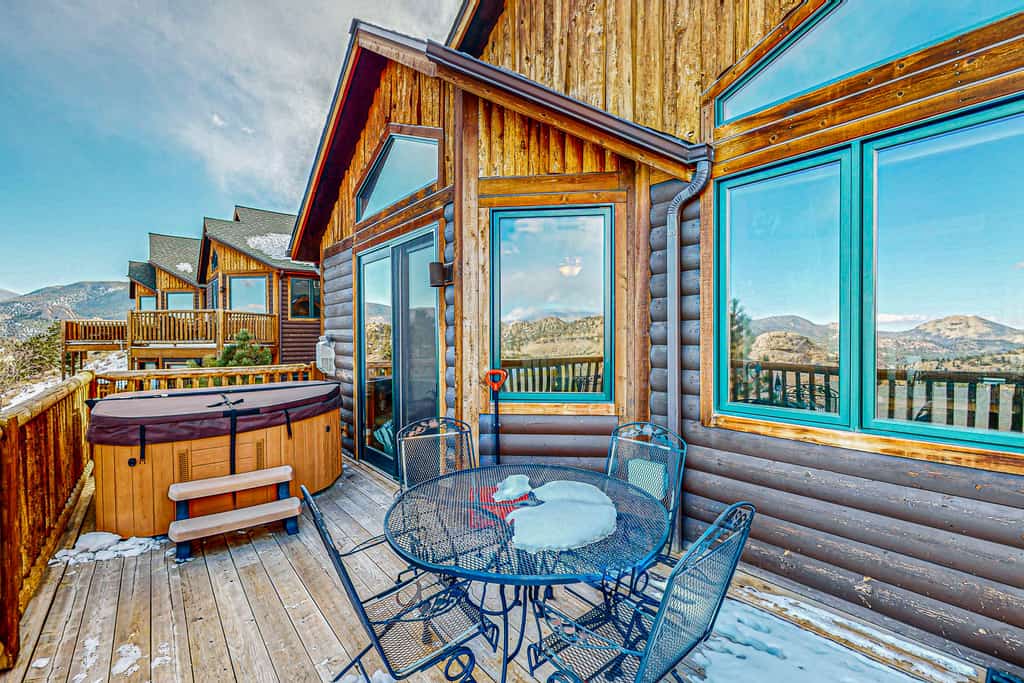 Two BR condo w/ Brand NEW HOT TUB and great views! Community pool perfect for kids