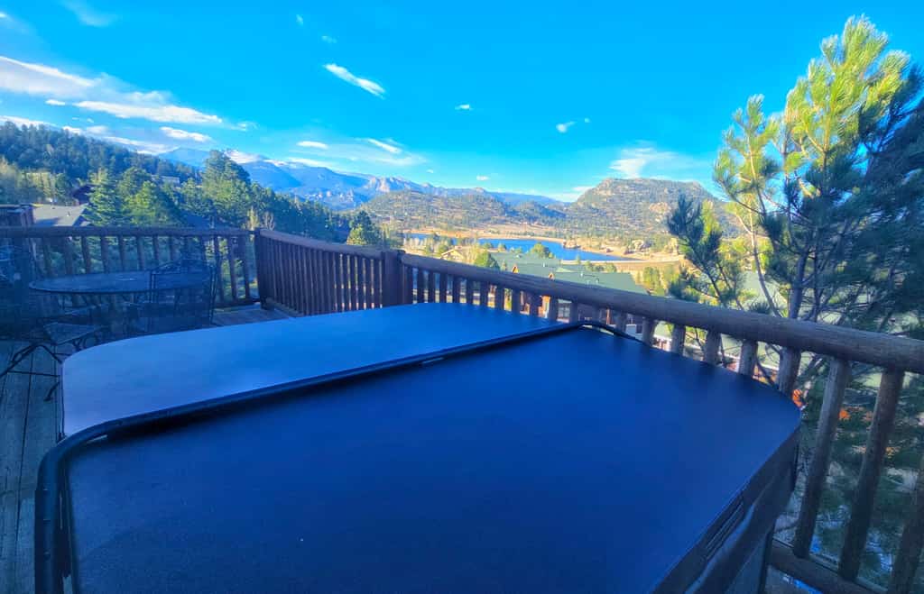 Two BR condo w/ Brand NEW HOT TUB and great views! Community pool perfect for kids