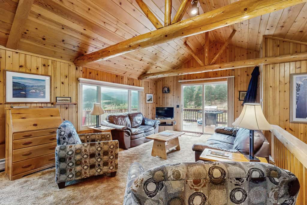Spectacular Rocky Mountain views with a furnished deck & gas grill