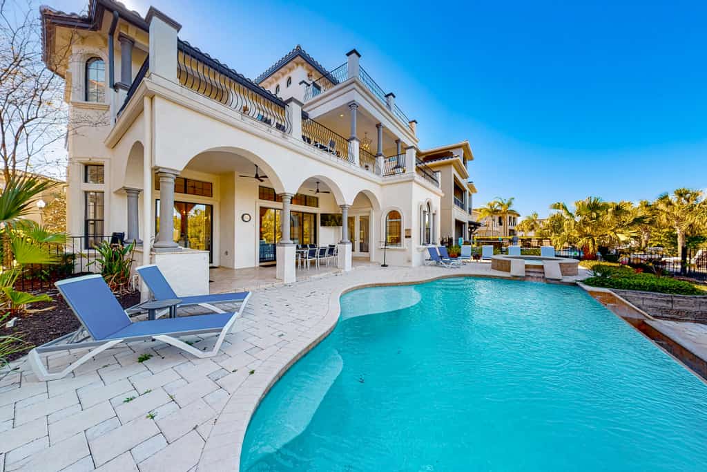 Luxury Villa with Elegant Living Space at Reunion