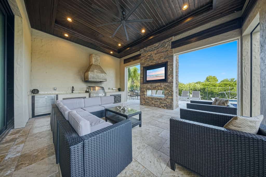 Delightful Haven with Theater Room at Reunion