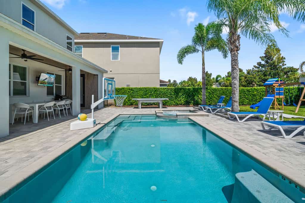 Extraordinary Oasis With Themed Games Room