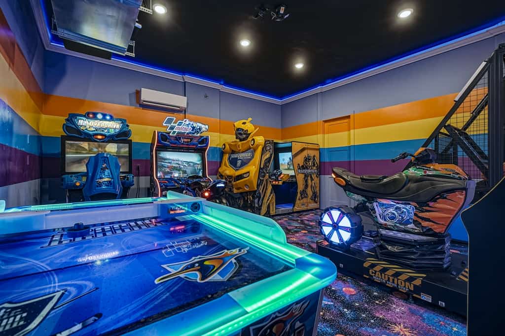 Sun-Filled Haven with Sports Themed Game Room at Reunion