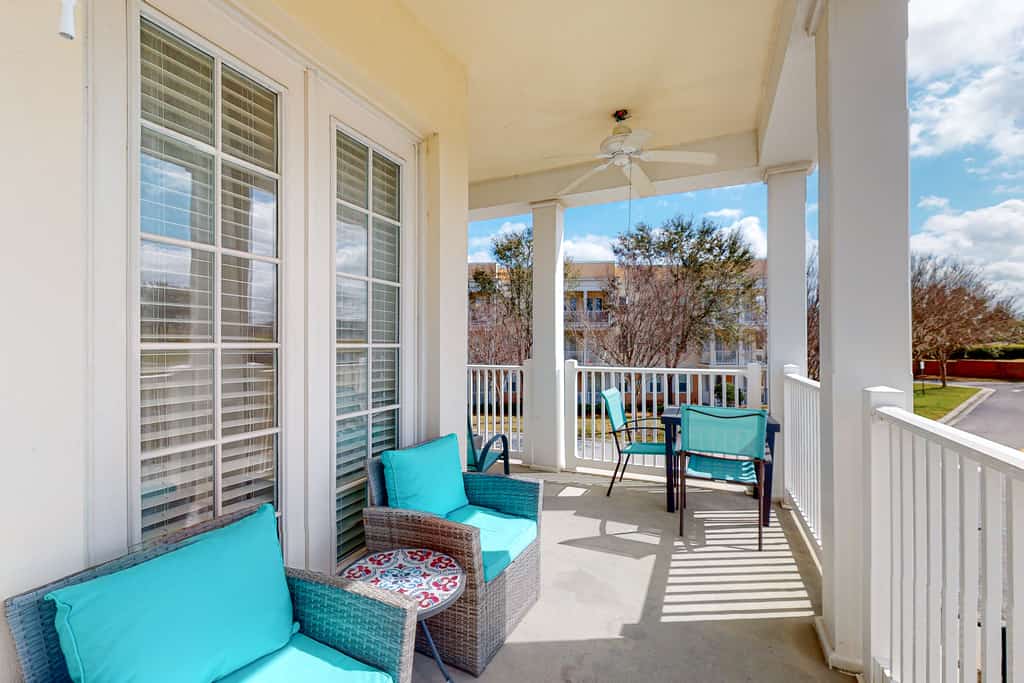 Classy Condo With Private Balcony at Reunion