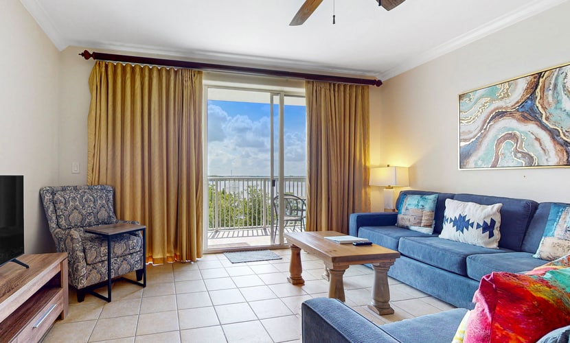 Lakefront Orlando Condo, 1BR/2BA, Near Disney, Balcony