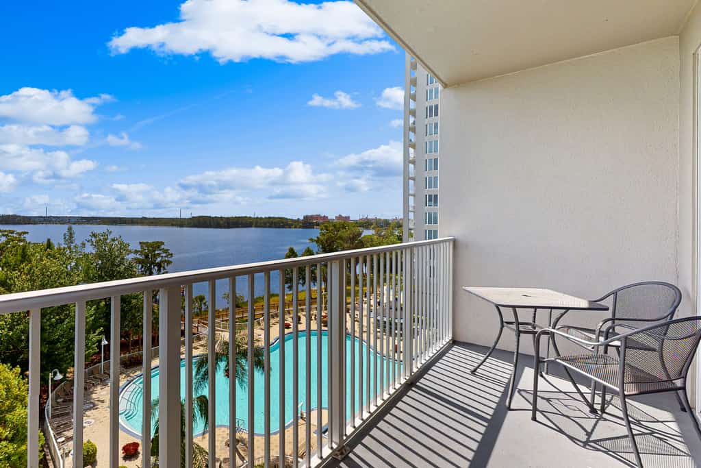 Lakefront Orlando Condo, 1BR/2BA, Near Disney, Balcony