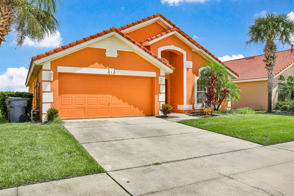 Dog-friendly home with private outdoor pool, high-speed WiFi, and central AC