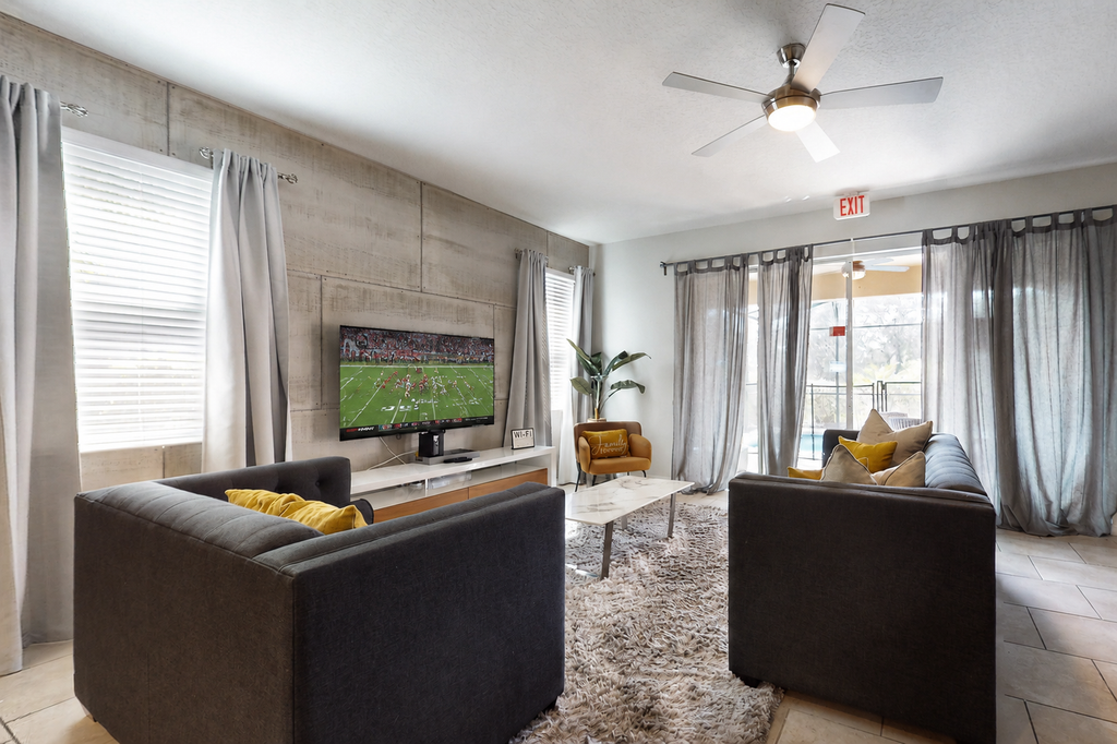 Modern retreat with private pool, lanai, central AC & gas grill