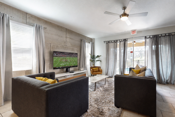 Modern retreat with private pool, lanai, central AC & gas grill