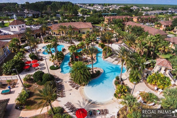 Townhouse near Disney with pool, lazy river, game room, gym, hot tub, volleyball