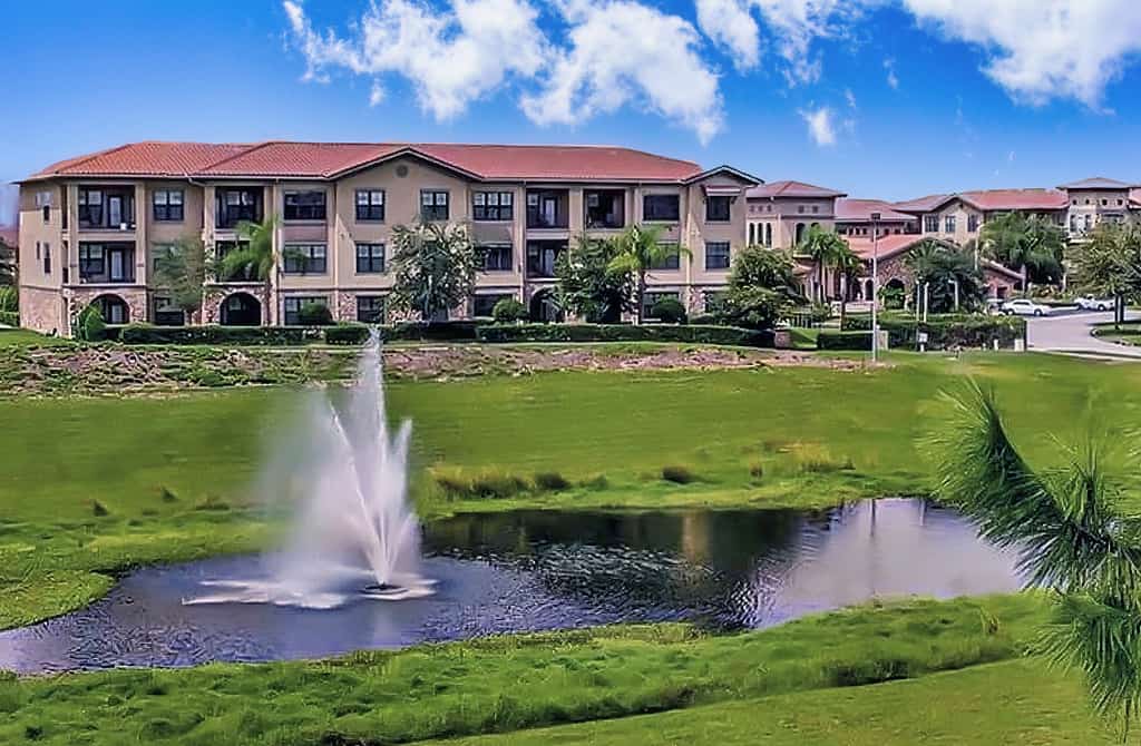 Dog-friendly condo on ground floor with fast WiFi, shared pool, hot tub, & W/D