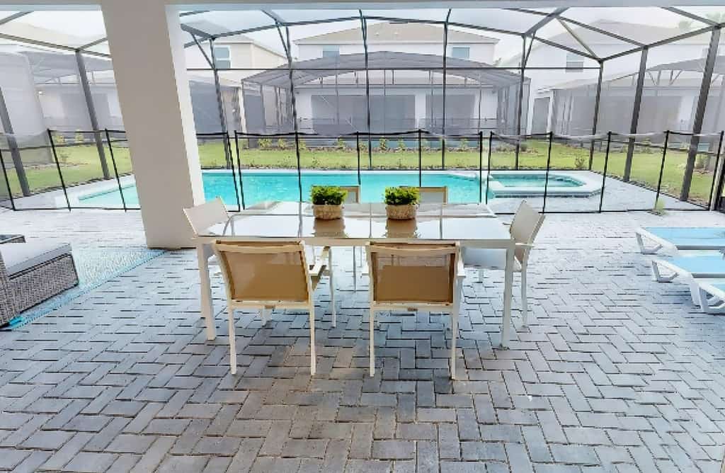 Spacious private home w/ private pool, resort style waterpark & mini golf access