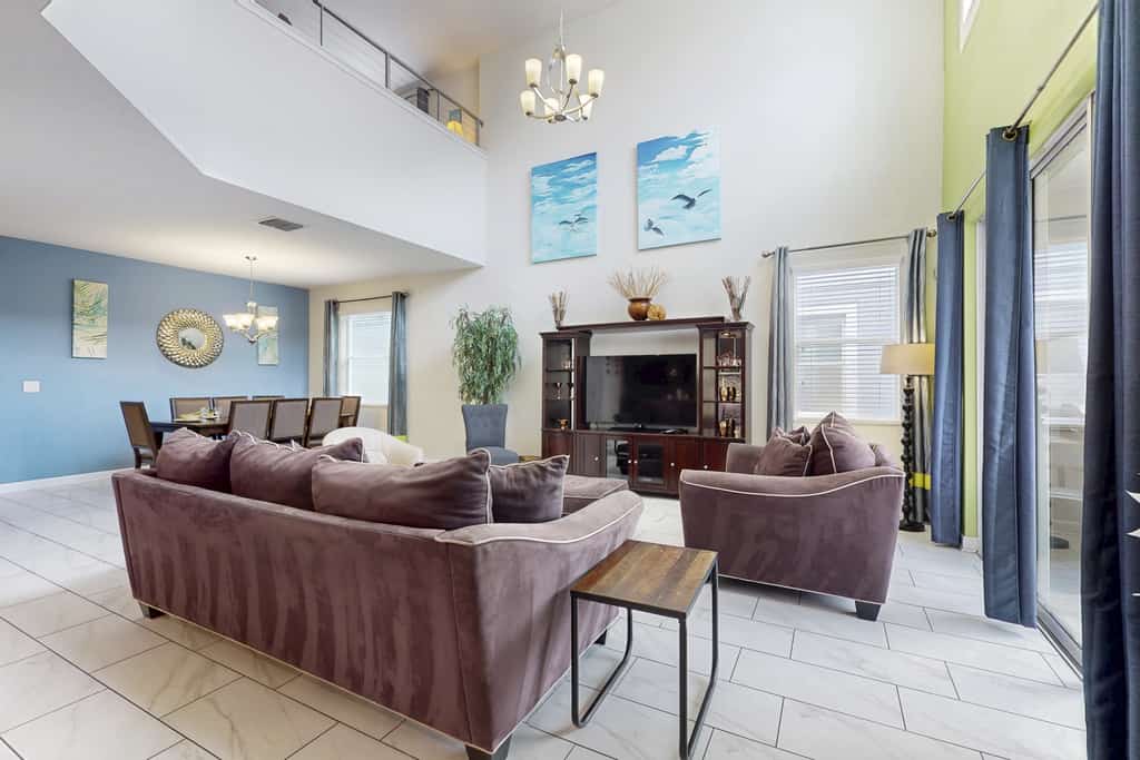 South-facing home w/ private pool/spa and resort lazy river & gym
