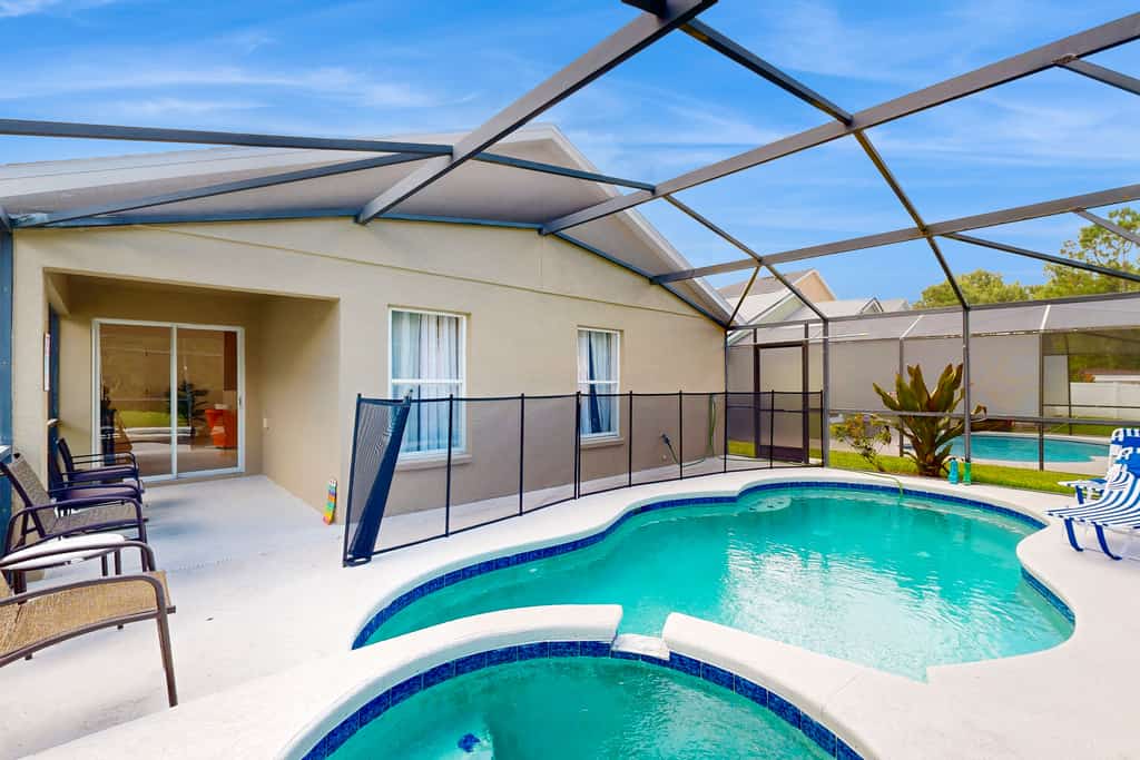 Dog-friendly, private pool , central AC, full kitchen, WiFi, Snow-bird friendly