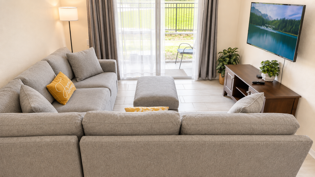 Windsor Palms townhome with WiFi, AC, screened patio, pool, hot tub, & tennis