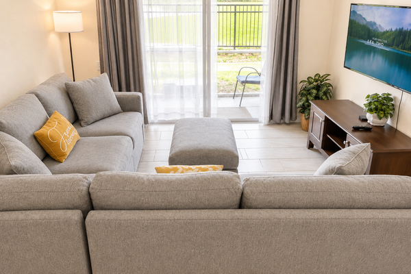 Windsor Palms townhome with WiFi, AC, screened patio, pool, hot tub, & tennis
