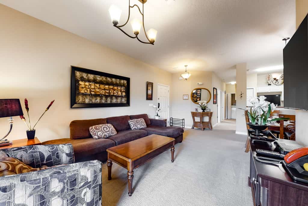 Family Home w/Shared Pool,WiFi,AC,Lake Views - Close to Walt Disney World Resort