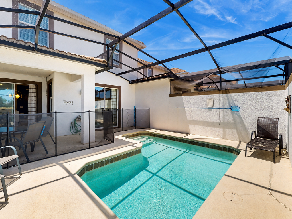 Dog-friendly townhome w/ private pool & resort water park - close to Disney
