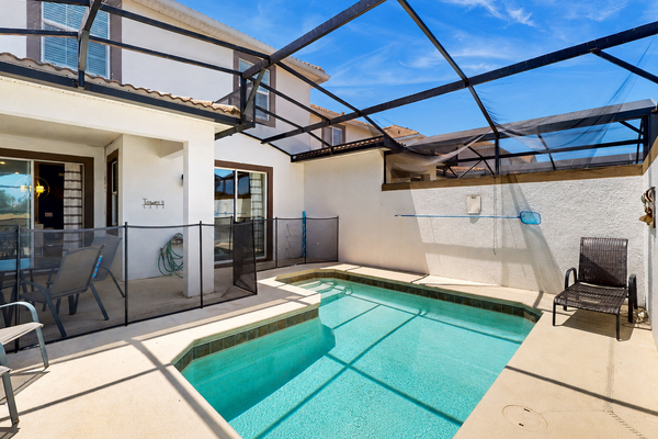 Dog-friendly townhome w/ private pool & resort water park - close to Disney