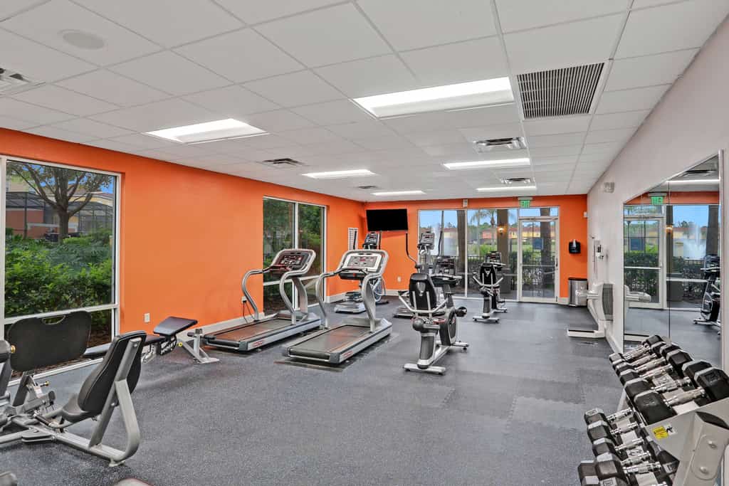 Townhouse near theme parks & shopping with pool access