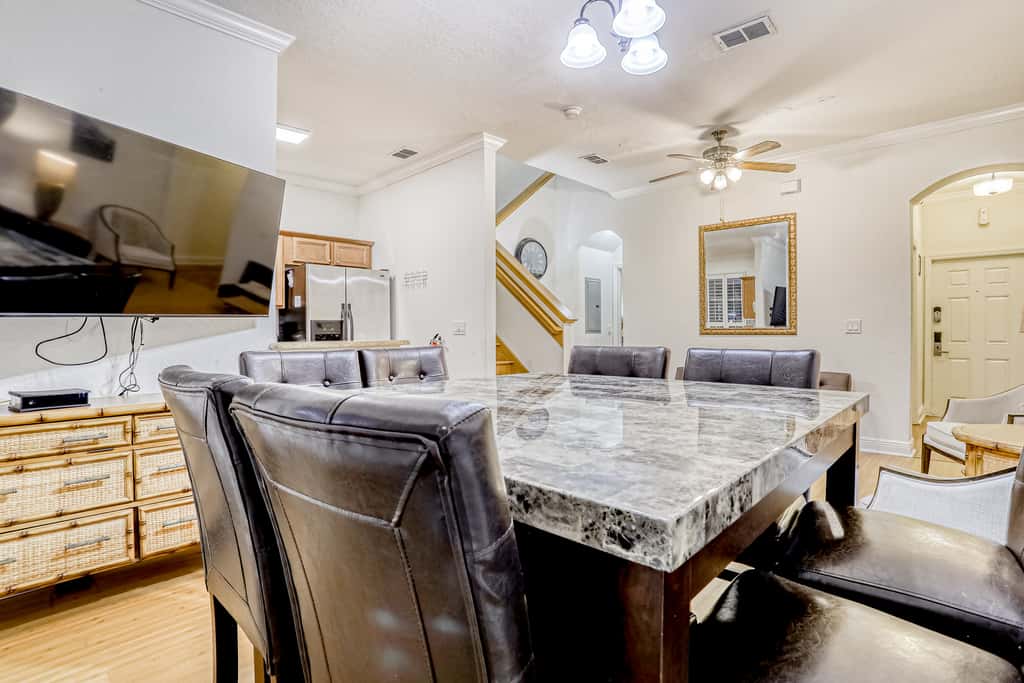Calabria Treasure - Regal Palms Resort