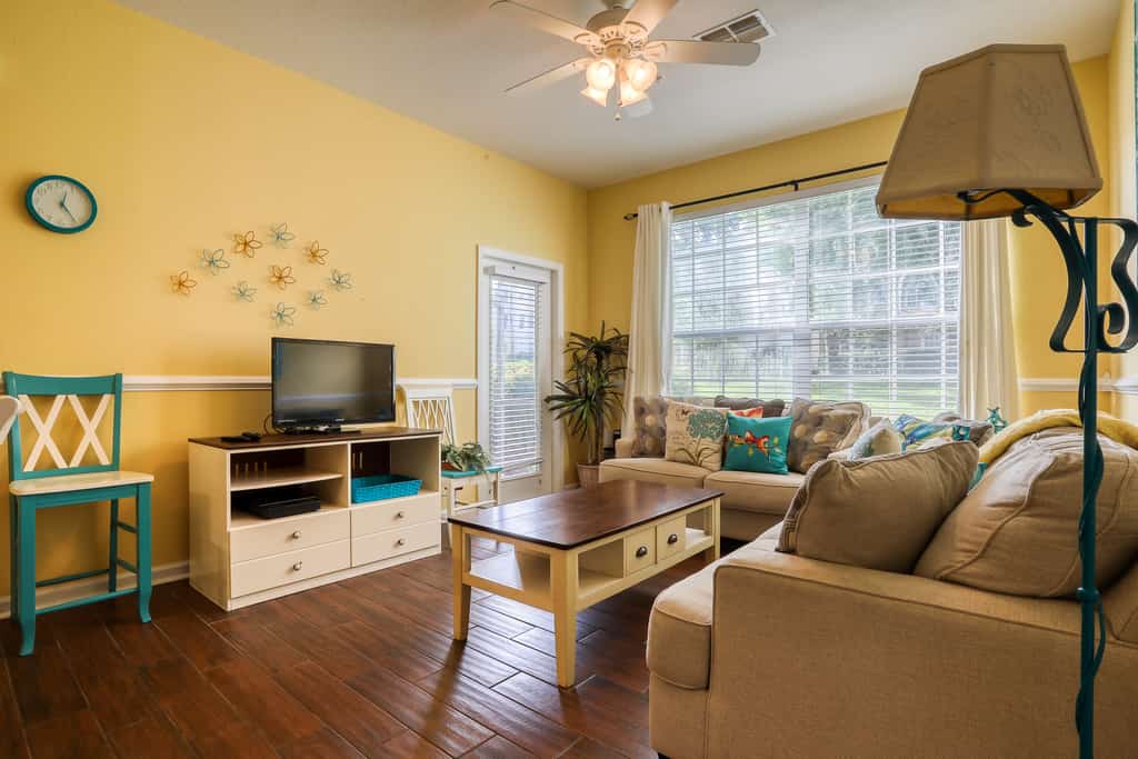 Resort condo near Disney with pool, hot tub, tennis, central AC, & washer/dryer