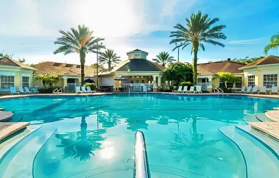 Resort condo near Disney with pool, hot tub, tennis, central AC, & washer/dryer