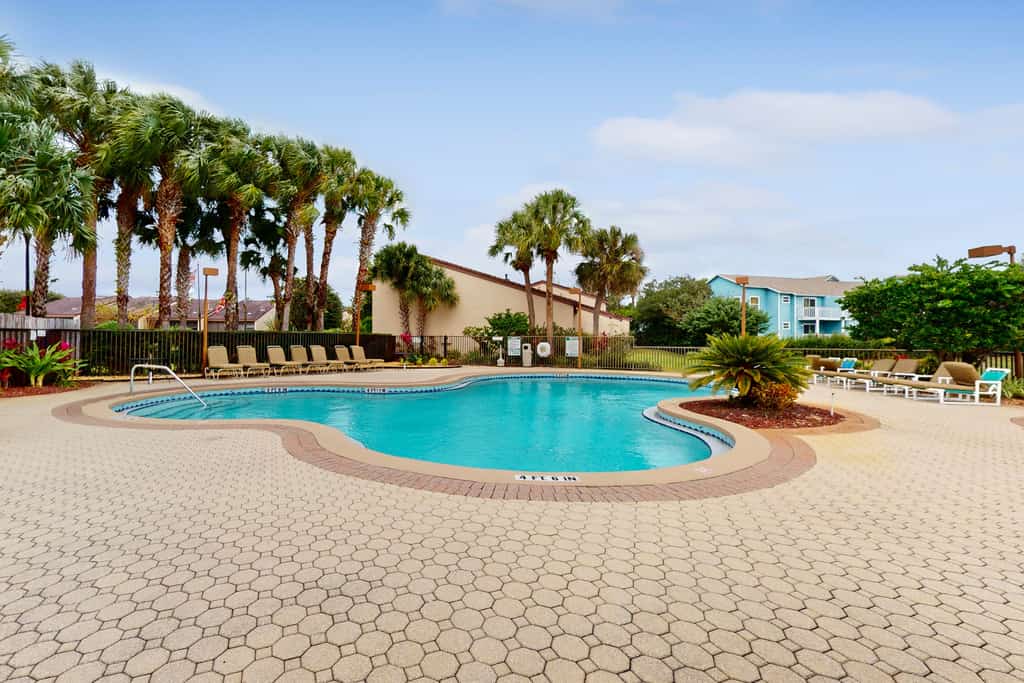 Ideally located modern townhome with open layout & pool - snowbird-friendly