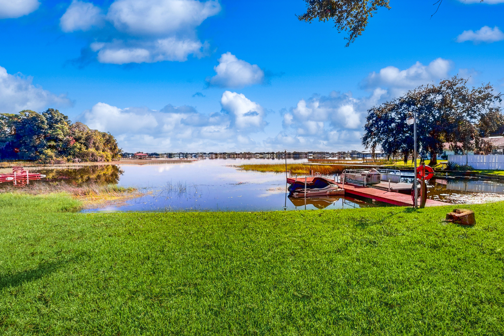 Lakefront Living