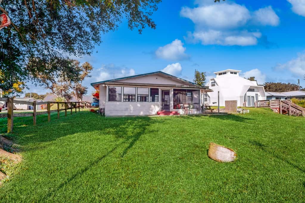 Lakefront Living
