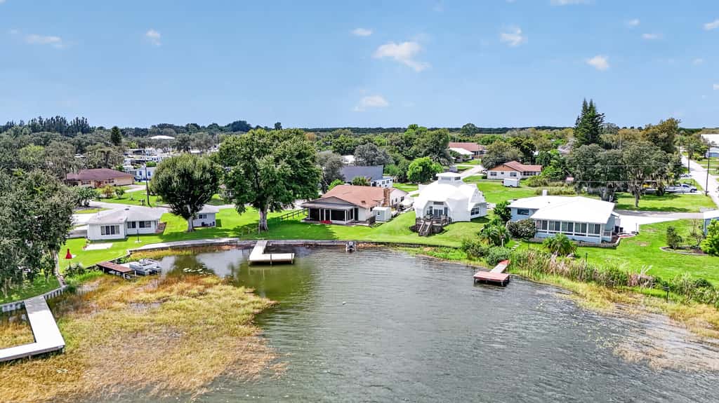 Lakefront Living