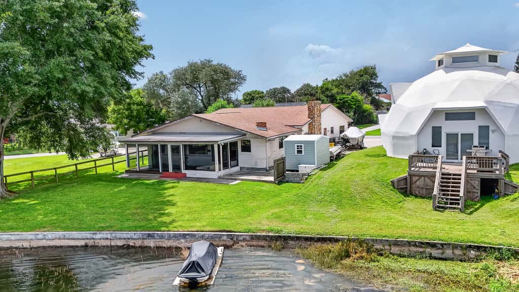 Lakefront Living