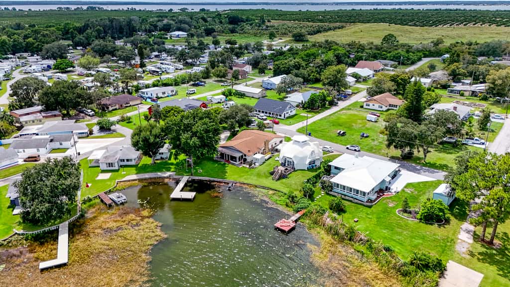 Lakefront Living