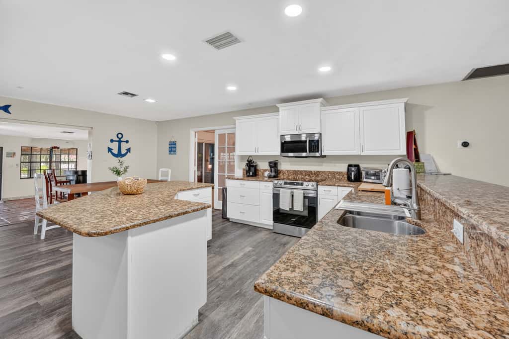 Lakefront Living