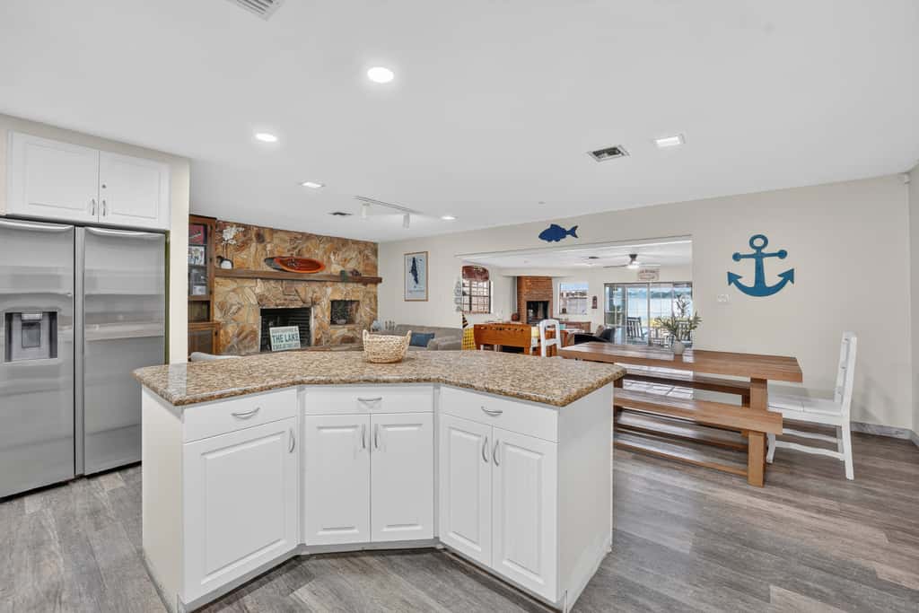 Lakefront Living