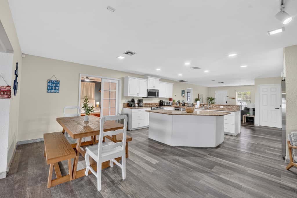 Lakefront Living