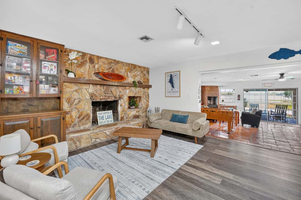 Lakefront Living